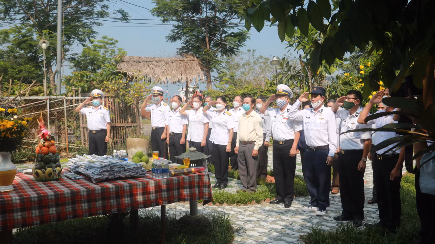 Tham gia buổi lễ, ngoài các cựu chiến binh Lữ đoàn 83 còn có một số thân nhân các gia đình liệt sĩ trên địa bàn TP Đà Nẵng, Quảng Nam.