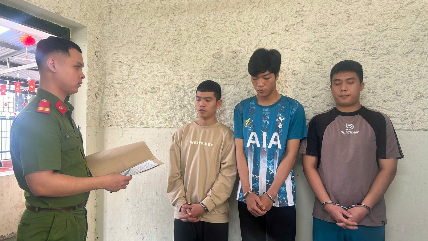 Ba nghi phạm tại cơ quan công an. Ba nghi phạm tại cơ quan công an.