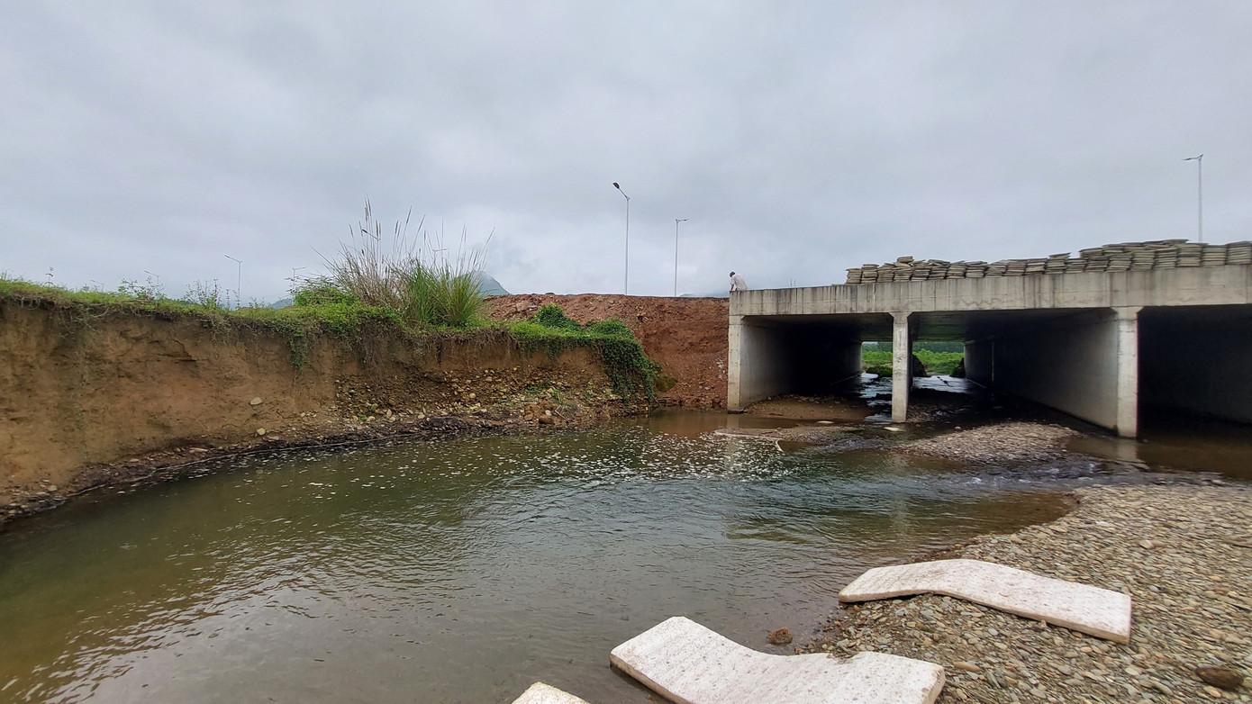 Dự án chậm tiến độ và đã được UBND TP Đà Nẵng chấp thuận gia hạn đến 30/6/2022, sau đó gia hạn đến 30/9/2022 và 31/12/2022 phải thông tuyến, hoàn thành. Tuy nhiên, sau 3 lần gia hạn, dự án vẫn dở dang. Dự án chậm tiến độ và đã được UBND TP Đà Nẵng chấp thuận gia hạn đến 30/6/2022, sau đó gia hạn đến 30/9/2022 và 31/12/2022 phải thông tuyến, hoàn thành. Tuy nhiên, sau 3 lần gia hạn, dự án vẫn dở dang.