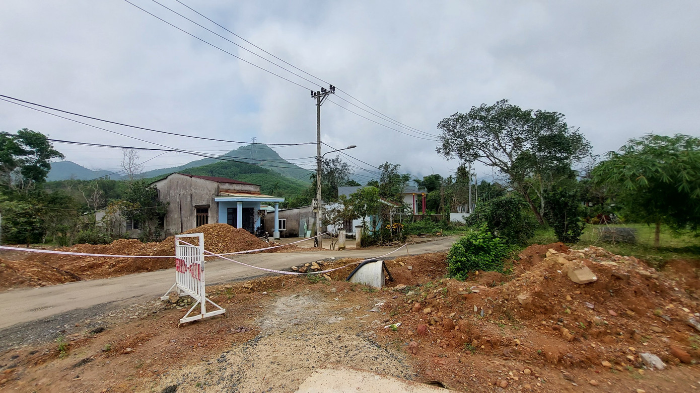 Liên quan đến dự án, tháng 12/2021, Thanh tra TP Đà Nẵng đã tiến hành thanh tra và có kết luận chỉ rõ một số hạn chế, thiếu sót dẫn đến chậm tiến độ. Theo đó, ngoài nguyên nhân bất khả kháng, dự án còn một số hạn chế dẫn đến chậm tiến độ gói thầu xây lắp phần giao thông, thoát nước. Cụ thể, phương án giải phóng mặt bằng (GPMB), tái định cư (TĐC) khi lập dự án chưa sát với thực tế dẫn đến khâu chuẩn bị các khu TĐC bị động phải điều chỉnh, làm gián đoạn và kéo dài thời gian GPMB. Đây là nguyên nhân trước hết, làm ảnh hưởng tiến độ GPMB. Liên quan đến dự án, tháng 12/2021, Thanh tra TP Đà Nẵng đã tiến hành thanh tra và có kết luận chỉ rõ một số hạn chế, thiếu sót dẫn đến chậm tiến độ. Theo đó, ngoài nguyên nhân bất khả kháng, dự án còn một số hạn chế dẫn đến chậm tiến độ gói thầu xây lắp phần giao thông, thoát nước. Cụ thể, phương án giải phóng mặt bằng (GPMB), tái định cư (TĐC) khi lập dự án chưa sát với thực tế dẫn đến khâu chuẩn bị các khu TĐC bị động phải điều chỉnh, làm gián đoạn và kéo dài thời gian GPMB. Đây là nguyên nhân trước hết, làm ảnh hưởng tiến độ GPMB.