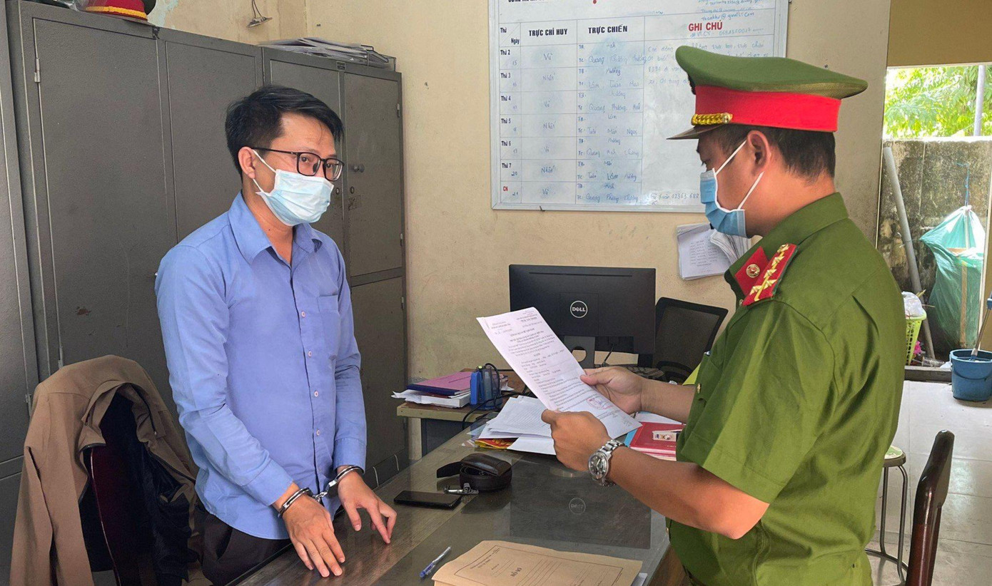 Công an thực hiện lệnh khởi tố, bắt giam đối với Lê Đức Pháp. Công an thực hiện lệnh khởi tố, bắt giam đối với Lê Đức Pháp.