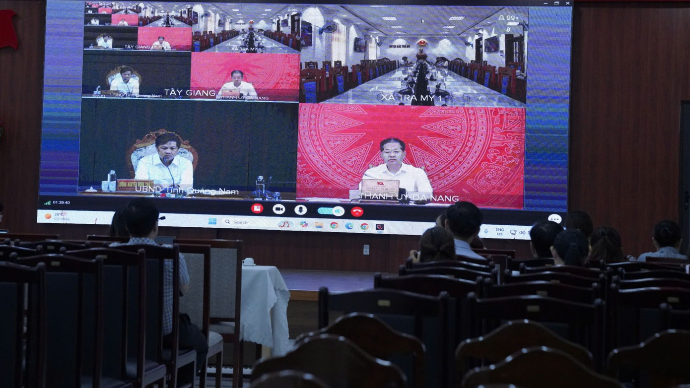 Quang cảnh buổi họp giữa Ban chỉ đạo sáp nhập đơn vị hành chính Đà Nẵng và Quảng Nam với các địa phương. Ảnh: Nguyễn Thành.