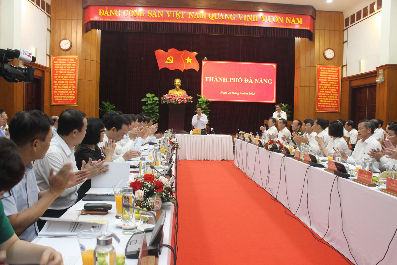 Quang cảnh buổi làm việc của Thủ tướng với lãnh đạo TP Đà Nẵng.