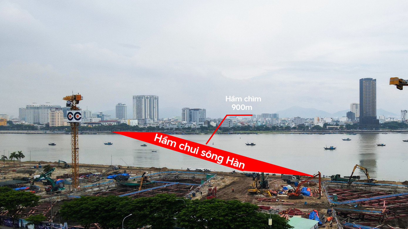 Hầm có 6 làn xe, trong đó phần hầm chìm có chiều dài hơn 900m, còn lại là hầm hở.