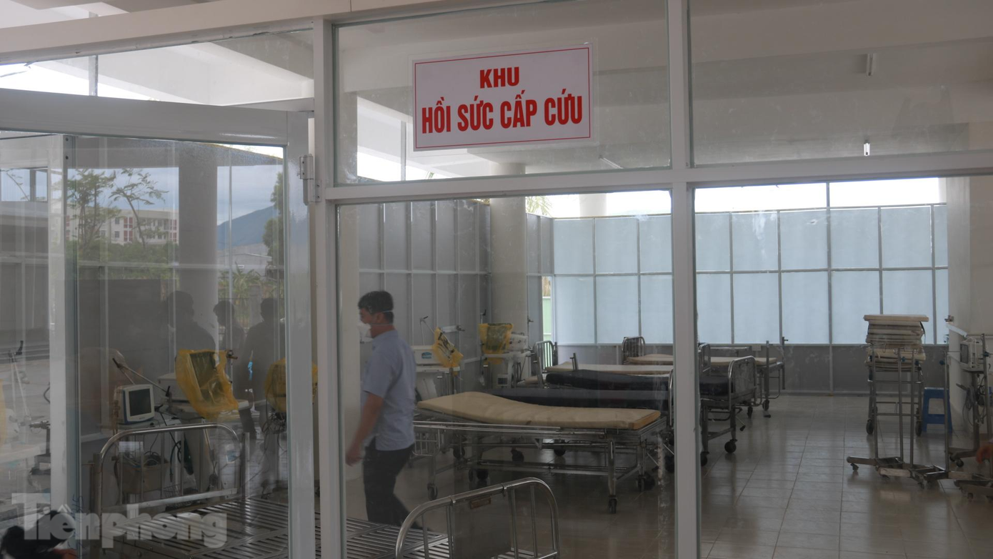 Khu hồi sức cấp cứu được đặt ở tầng 1 của dãy nhà. Ảnh: Nguyễn Thành Khu hồi sức cấp cứu được đặt ở tầng 1 của dãy nhà. Ảnh: Nguyễn Thành