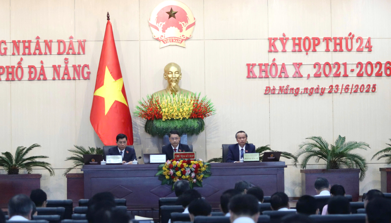 Quang cảnh kỳ họp thứ 24, HĐND TP Đà Nẵng khóa X.
