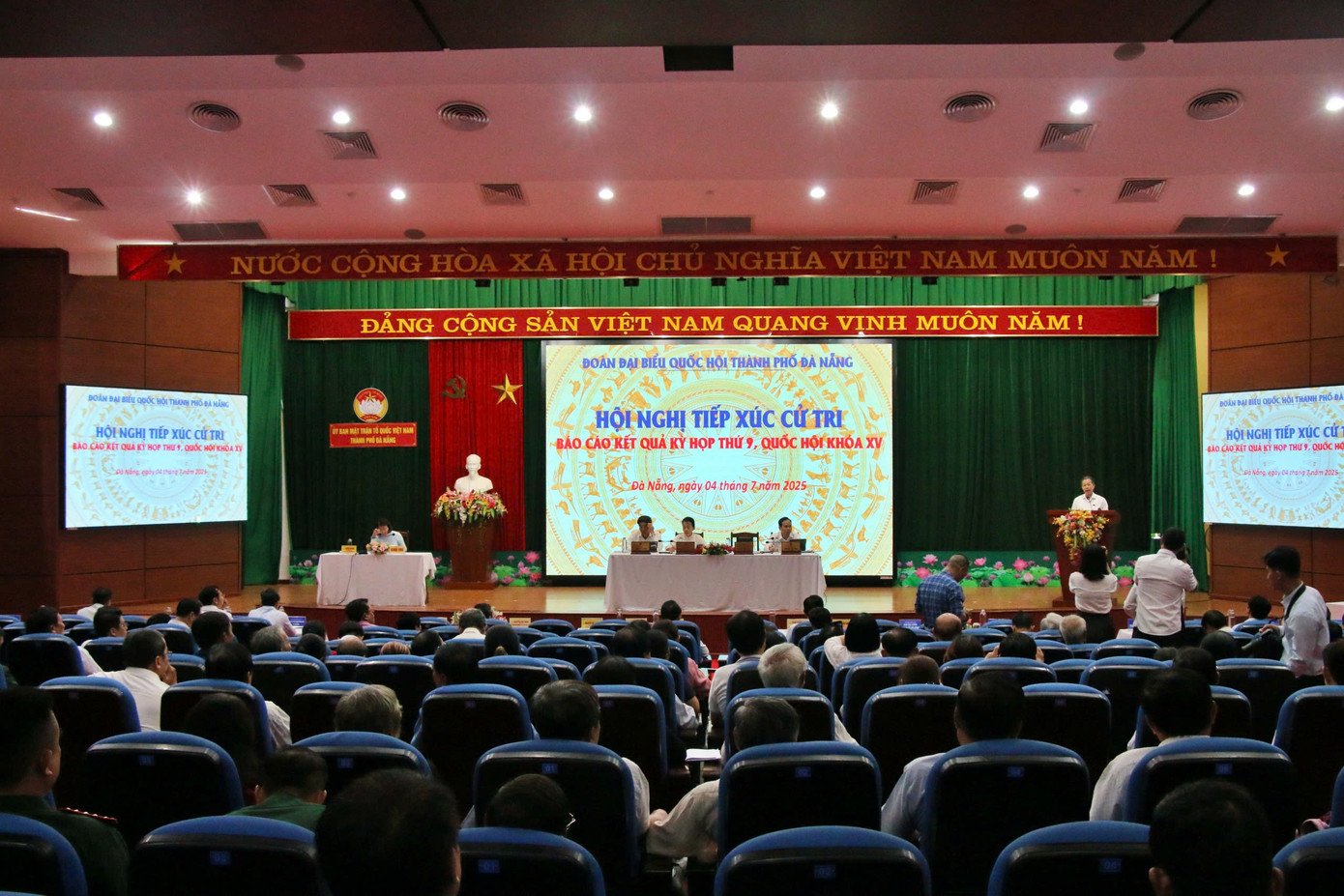 Quang cảnh buổi tiếp xúc. Ảnh: Nguyễn Thành