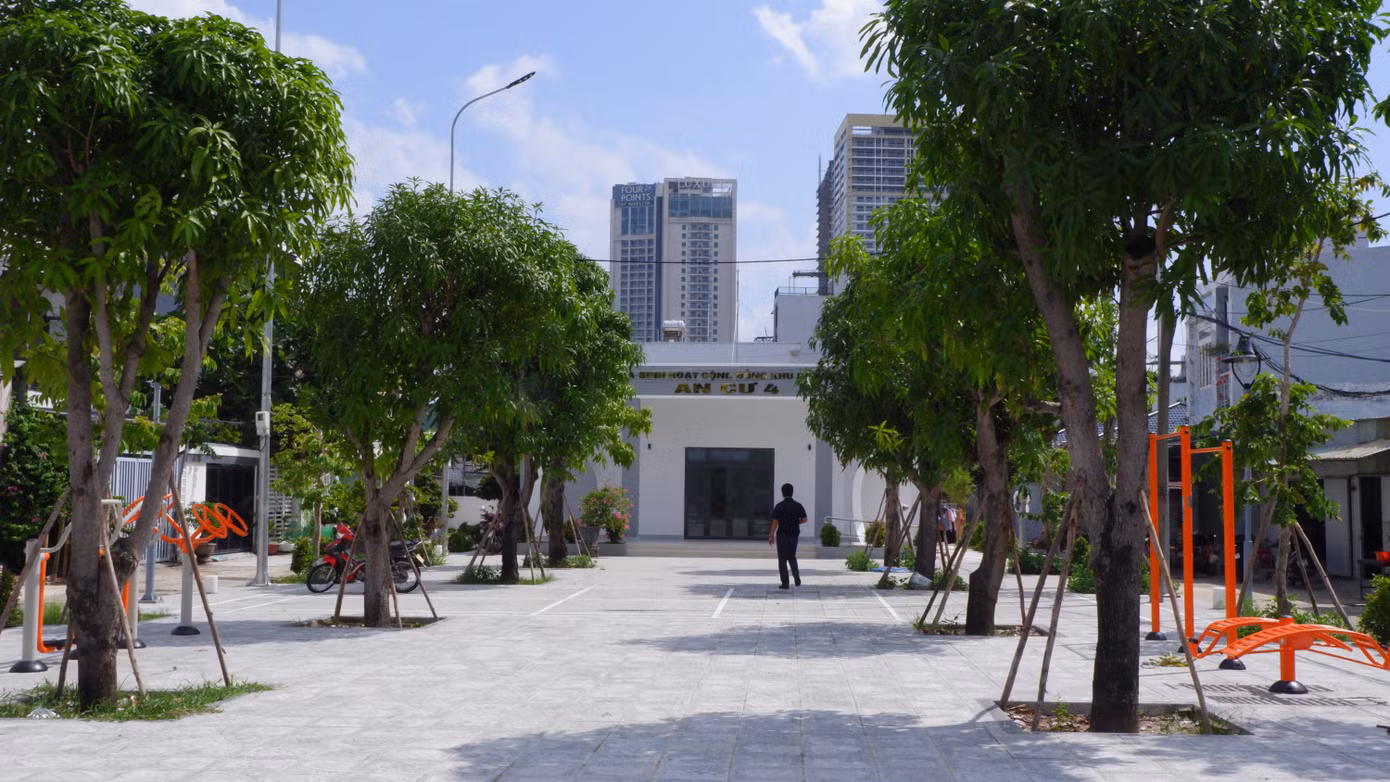 Khuôn viên nhà sinh hoạt cộng đồng An Cư 4 (quận Sơn Trà) trồng nhiều cây xanh. Ảnh: Nguyễn Thành Khuôn viên nhà sinh hoạt cộng đồng An Cư 4 (quận Sơn Trà) trồng nhiều cây xanh. Ảnh: Nguyễn Thành