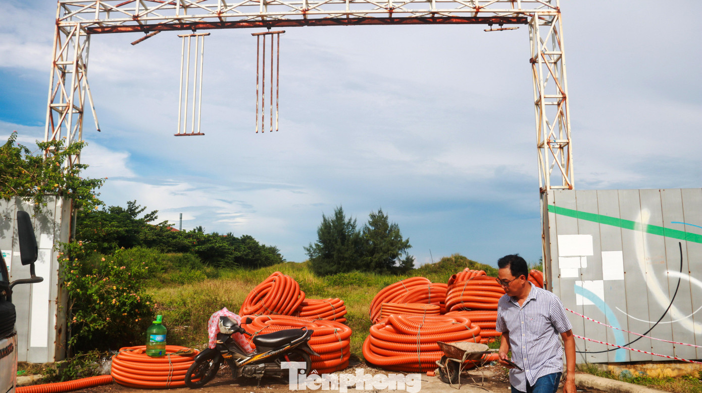 Dự án du lịch biển của Công ty I.V.C cuối đường Huyền Trân Công Chúa (quận Ngũ Hành Sơn). Dự án này liên quan đến ông Phan Văn Anh Vũ (còn gọi Vũ nhôm), bỏ hoang nhiều năm nay.