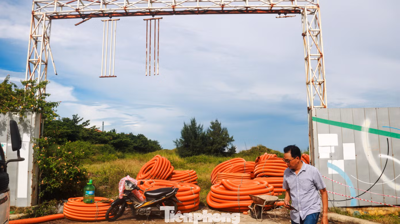 Dự án du lịch biển của Công ty I.V.C cuối đường Huyền Trân Công Chúa (quận Ngũ Hành Sơn). Dự án này liên quan đến ông Phan Văn Anh Vũ (còn gọi Vũ nhôm), bỏ hoang nhiều năm nay.