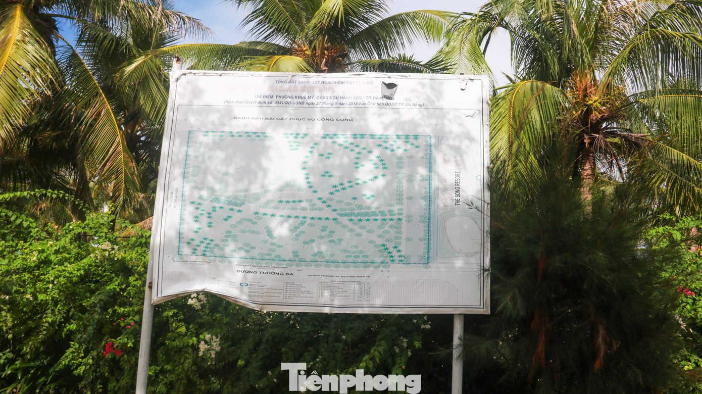 Năm 2018, Sở Xây dựng Đà Nẵng trình phê duyệt quy hoạch, UBND TP Đà Nẵng quyết định thu hồi một phần diện tích (phần đất 71.806m2, phần bãi cát 13.194m2) của dự án Hòn Ngọc Á Châu để làm công viên công cộng gồm quảng trường cây xanh, bãi tắm công cộng và đường xuống biển cho người dân.