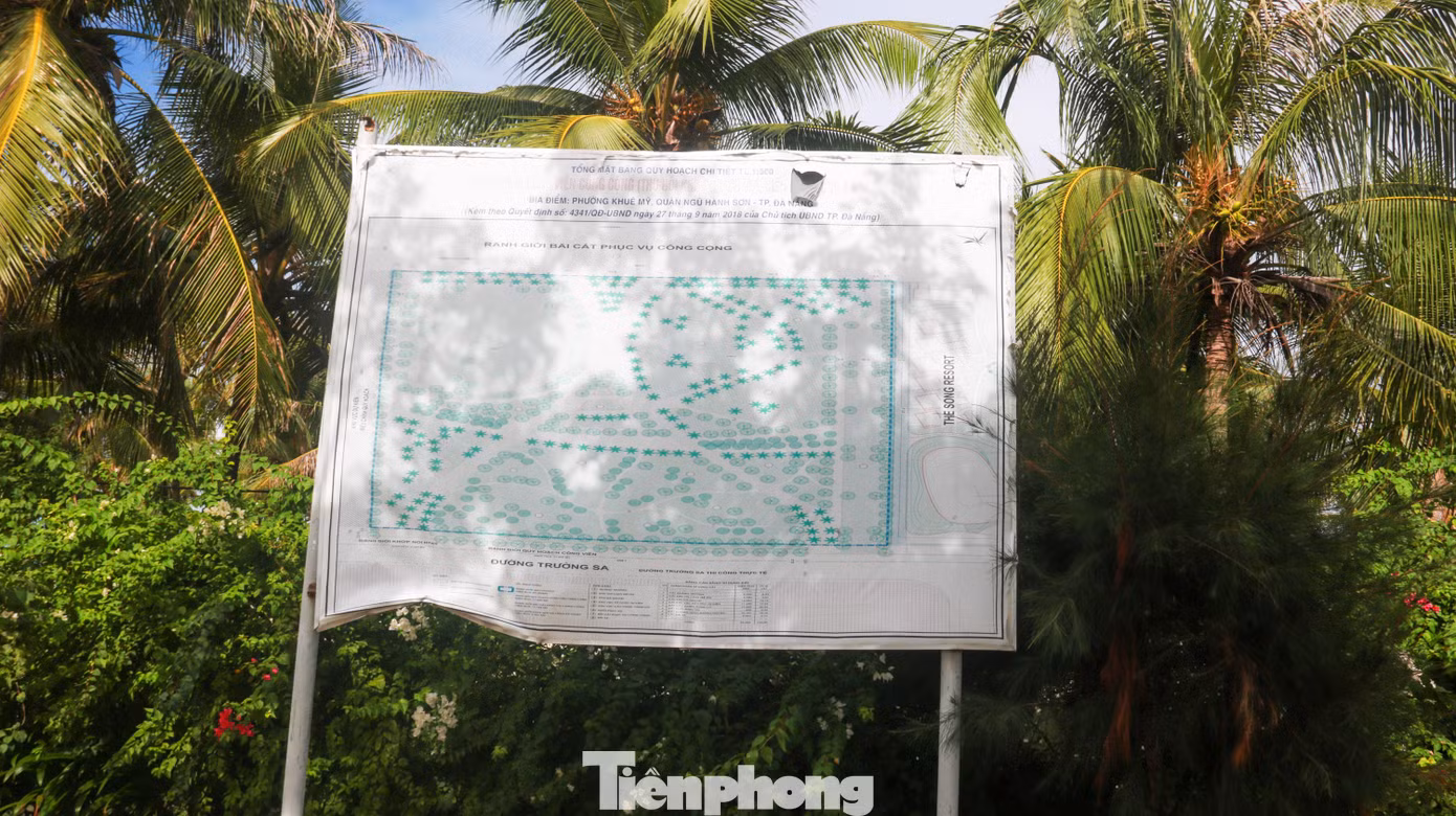 Năm 2018, Sở Xây dựng Đà Nẵng trình phê duyệt quy hoạch, UBND TP Đà Nẵng quyết định thu hồi một phần diện tích (phần đất 71.806m2, phần bãi cát 13.194m2) của dự án Hòn Ngọc Á Châu để làm công viên công cộng gồm quảng trường cây xanh, bãi tắm công cộng và đường xuống biển cho người dân.