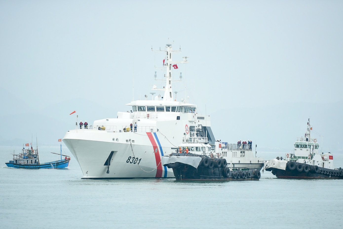 Tàu OPV-8301 của Lực lượng Bảo vệ bờ biển Philippines vào cảng Tiên Sa (Đà Nẵng). Tàu OPV-8301 của Lực lượng Bảo vệ bờ biển Philippines vào cảng Tiên Sa (Đà Nẵng).