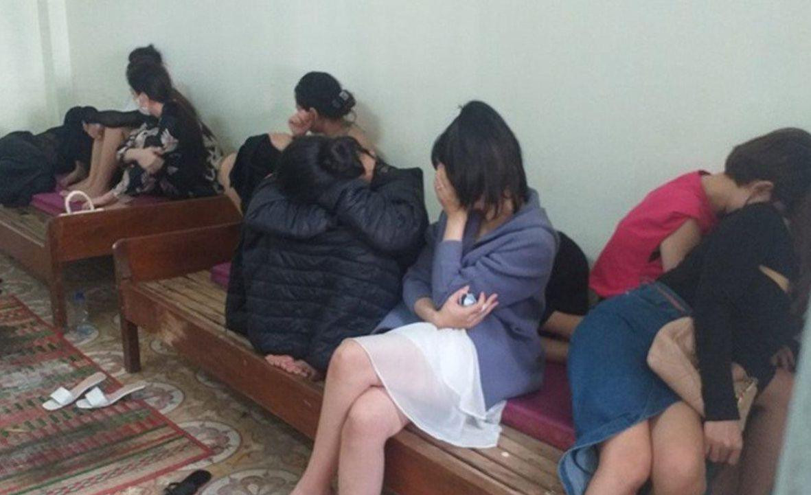 Các đối tượng bị phát hiện sử dụng ma tuý khi đang hát karaoke. Các đối tượng bị phát hiện sử dụng ma tuý khi đang hát karaoke.