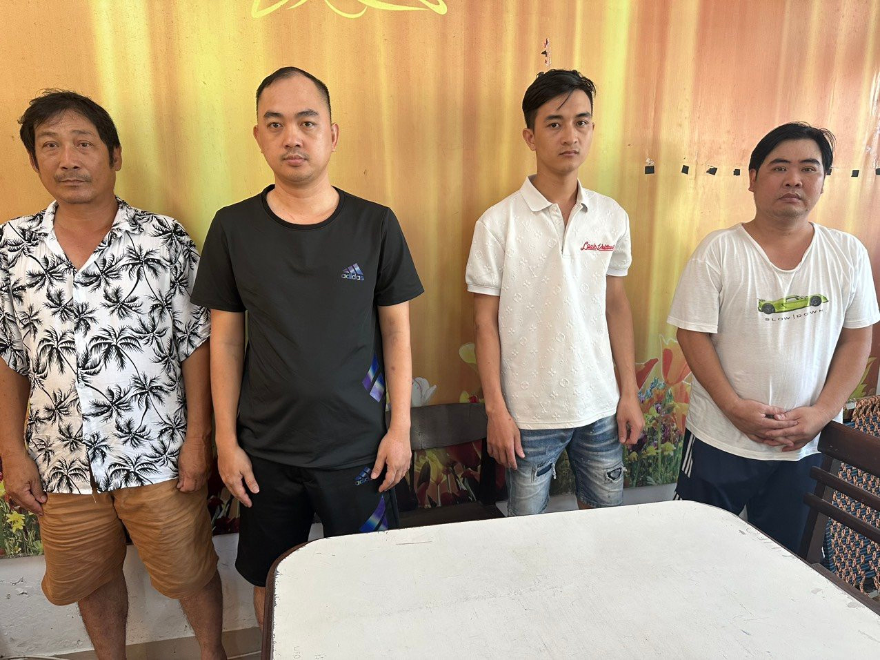 Các đối tượng trong đường dây vừa bị bắt.