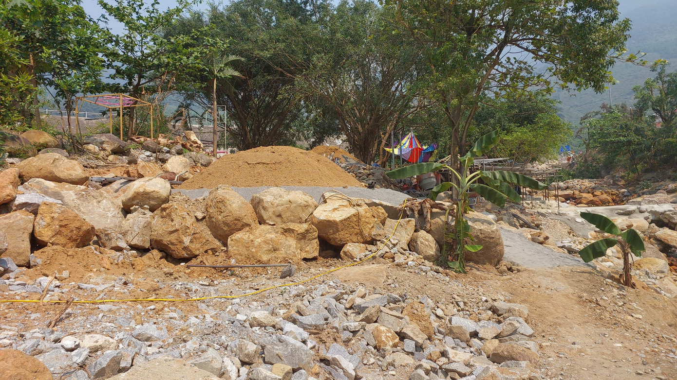 Theo lãnh đạo UBND phường Hòa Hiệp Bắc, việc xây dựng ở suối Lương là do người dân lén lút thực hiện chứ phường hoàn toàn không cho phép.