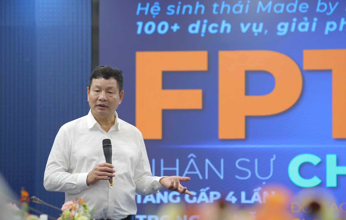 Ông Trương Gia Bình - Chủ tịch Tập đoàn FPT chia sẻ các đề xuất, kiến nghị đến Thủ tướng Chính phủ và UBND TP để FPT nhanh chóng triển khai các dự án hỗ trợ thúc đẩy phát triển mảng sản xuất phần mềm và đào tạo nguồn nhân lực chất lượng cao cho TP Đà Nẵng.