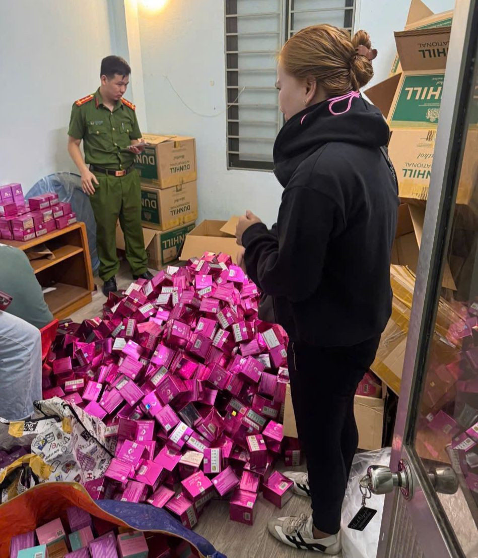 Công an kiểm tra cơ sở Công ty TNHH MTV TM &amp; DV Hạnh Nguyễn Beauty.