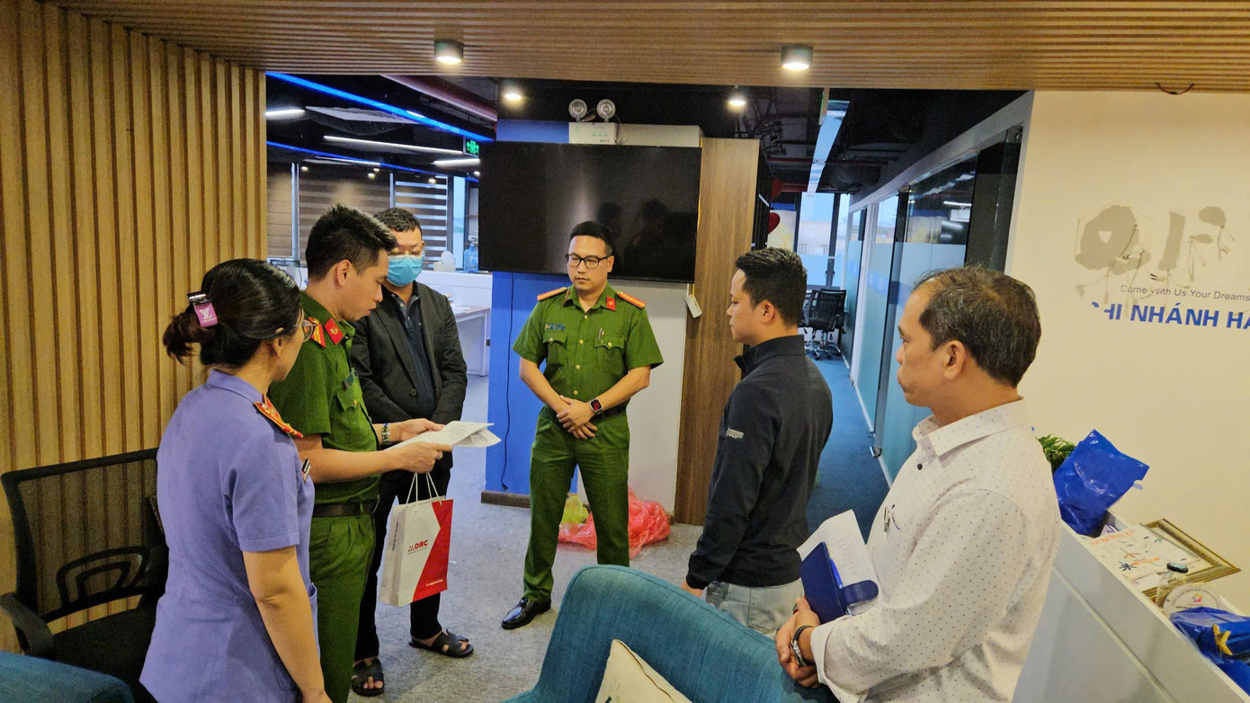 Công an khám xét trụ sở chi nhánh Công ty GFDI tại TP. Hà Nội.