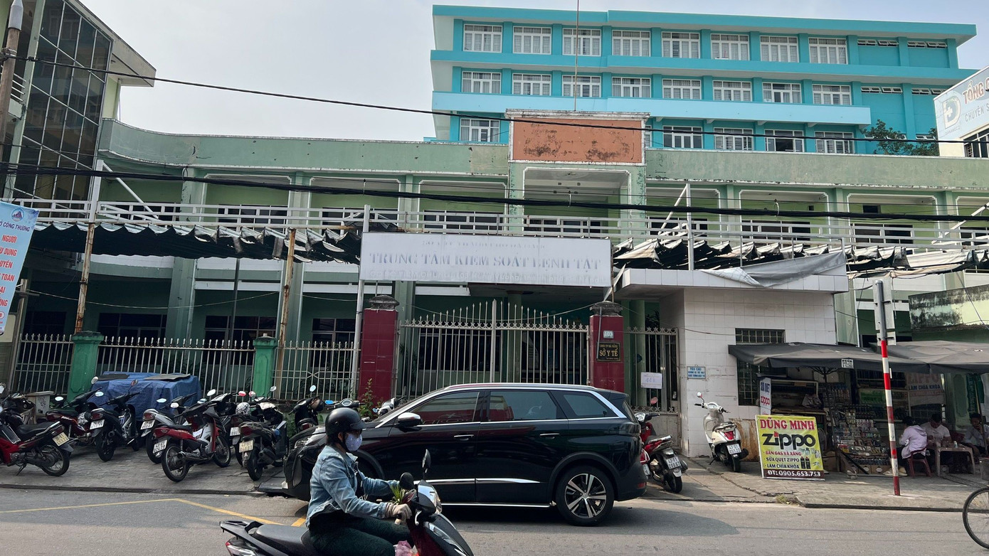 Cơ sở nhà, đất tại 103 Hùng Vương có diện tích hơn 1.793m2 trước đây là cơ sở tiêm chủng của Trung tâm CDC Đà Nẵng. Nơi đây sẽ được chuyển giao để làm trụ sở cho UBND phường Hải Châu 1.