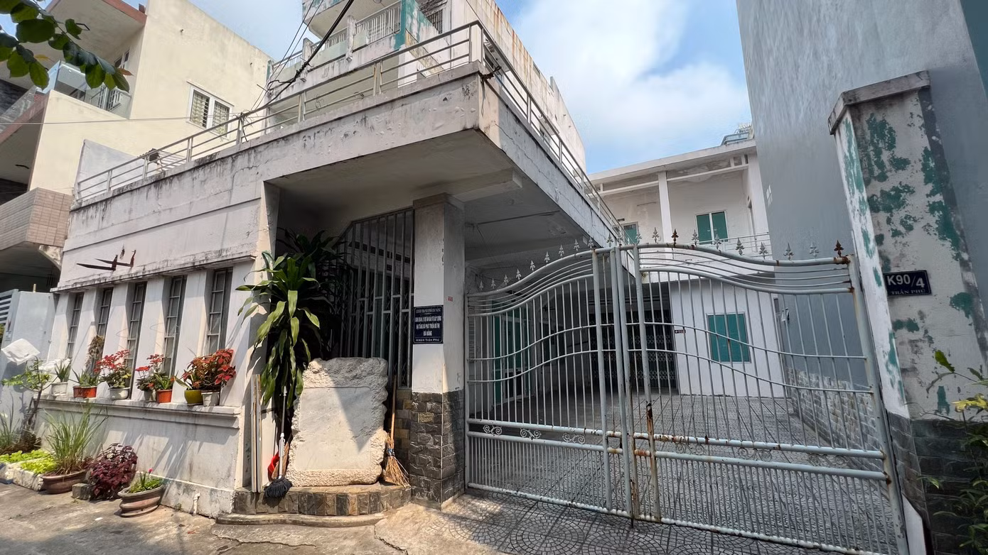 Cơ sở nhà đất tại 90/4 đường Trần Phú (phường Hải Châu 1) diện tích đất hơn 504m2 sẽ được giao để quận Hải Châu làm trung tâm văn hóa cho phường Hải Châu 1.