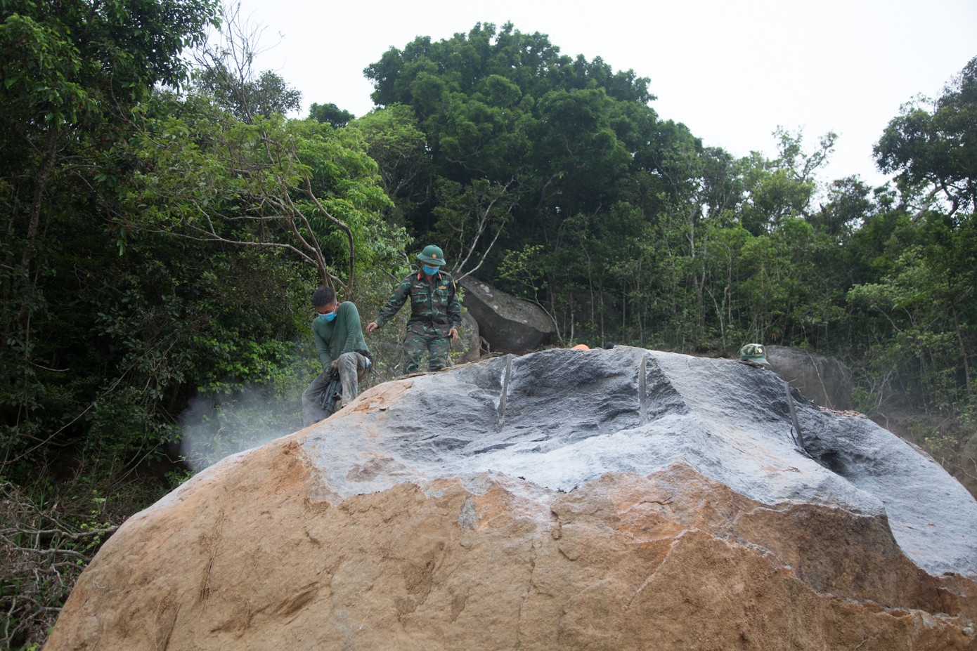 Các bước tiến hành hết sức cẩn thận, đảm bảo an toàn.