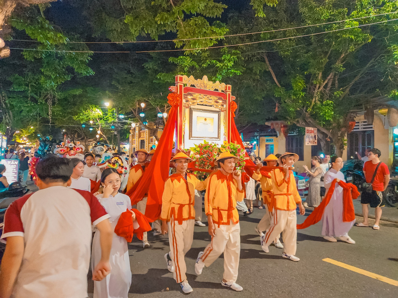 Năm nay thành phố Hội An tổ chức nhiều hoạt động vui tươi, ý nghĩa. Đặc biệt trong dịp này, thành phố tổ chức đoàn rước danh hiệu di sản văn hóa phi vật thể quốc gia và tổ chức lễ trao quyết định của Bộ VH-TT&amp;DL công nhận Di sản Văn hóa phi vật thể quốc gia Tết Trung thu ở Hội An.