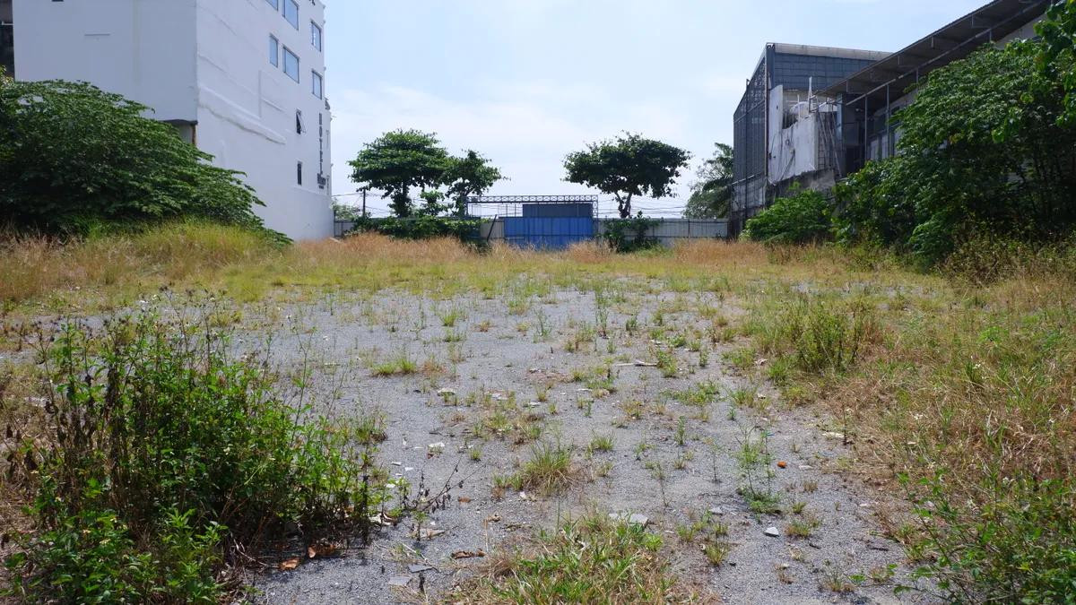 Khu đất rộng 1.790m2 với 2 mặt tiền Trần Phú và Bạch Đằng hướng ra sông Hàn. Khu đất rộng 1.790m2 với 2 mặt tiền Trần Phú và Bạch Đằng hướng ra sông Hàn.