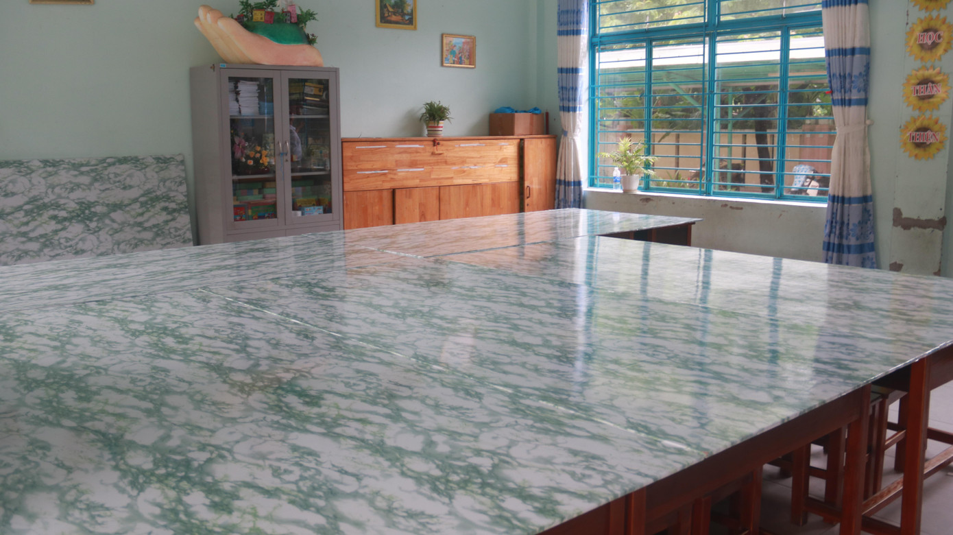 Một phòng học của trường tiểu học Hai Bà Trưng (quận Sơn Trà) sau khi được sắp xếp biến thành nơi trú tránh bão cho người dân.