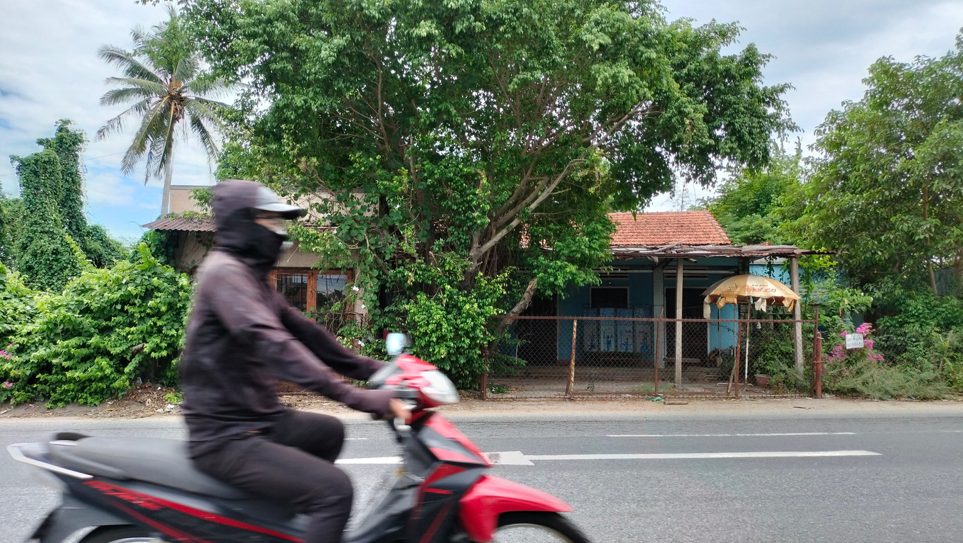 Hiện trạng nhà và đất của gia đình bà Nuôi ở ngã ba Cây Cốc (huyện Thăng Bình, tỉnh Quảng Nam). Hiện trạng nhà và đất của gia đình bà Nuôi ở ngã ba Cây Cốc (huyện Thăng Bình, tỉnh Quảng Nam).