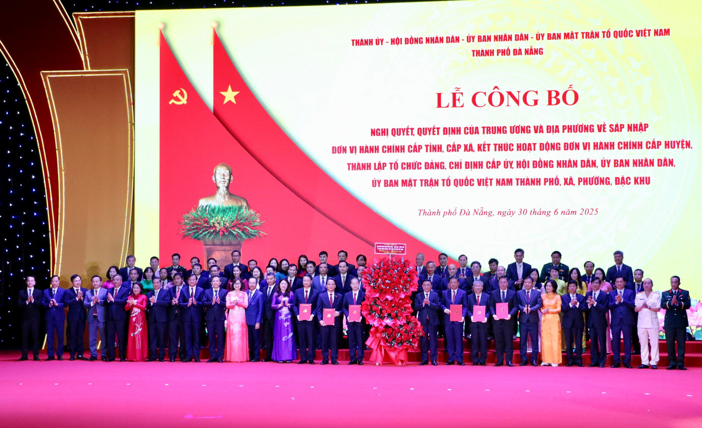 Ra mắt Đảng bộ TP Đà Nẵng mới sau sáp nhập, hợp nhất với Quảng Nam. Ra mắt Đảng bộ TP Đà Nẵng mới sau sáp nhập, hợp nhất với Quảng Nam.