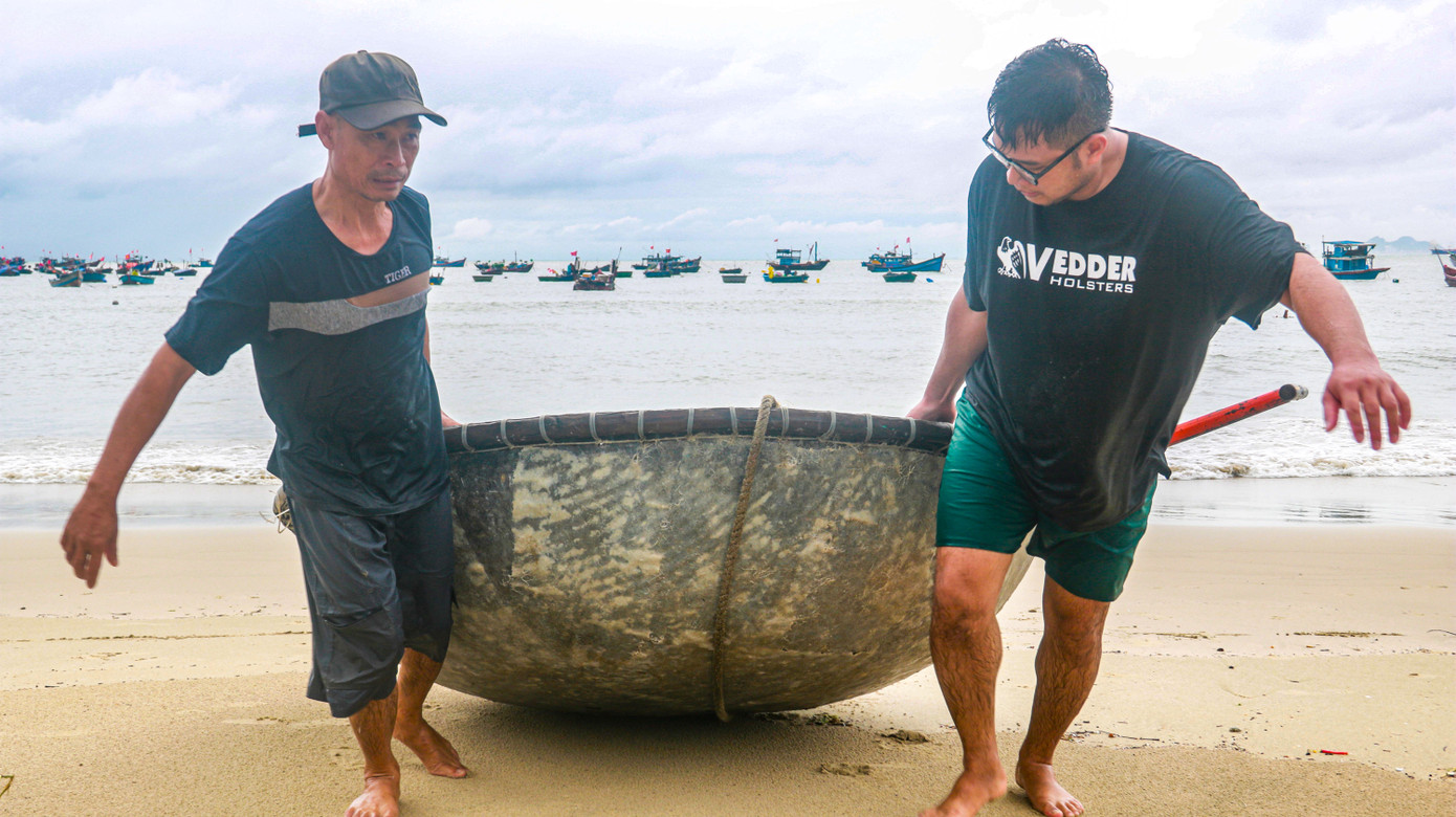 Chủ động ứng phó giúp ngư dân Đà Nẵng giảm thiểu được rủi ro và thiệt hại về phương tiện, ngư lưới cụ do mưa, bão trong những năm qua. Chủ động ứng phó giúp ngư dân Đà Nẵng giảm thiểu được rủi ro và thiệt hại về phương tiện, ngư lưới cụ do mưa, bão trong những năm qua.