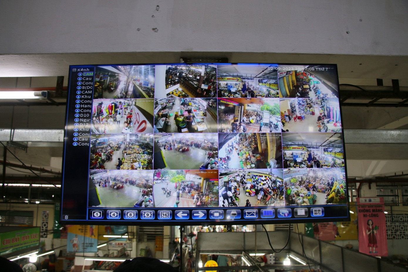 Hệ thống giám sát an ninh tại Ban quản lý chợ Hàn. Để đảm bảo an toàn, phục vụ nhu cầu tham quan, mua sắm dịp lễ Quốc khánh 2/9 của du khách, Ban quản lý chợ Hàn đã bố trí lực lượng đảm bảo an toàn, anh ninh trật tự tại chợ. Cạnh đó, công tác phòng cháy chữa cháy cũng được đặc biệt lưu ý. Hệ thống giám sát an ninh tại Ban quản lý chợ Hàn. Để đảm bảo an toàn, phục vụ nhu cầu tham quan, mua sắm dịp lễ Quốc khánh 2/9 của du khách, Ban quản lý chợ Hàn đã bố trí lực lượng đảm bảo an toàn, anh ninh trật tự tại chợ. Cạnh đó, công tác phòng cháy chữa cháy cũng được đặc biệt lưu ý.