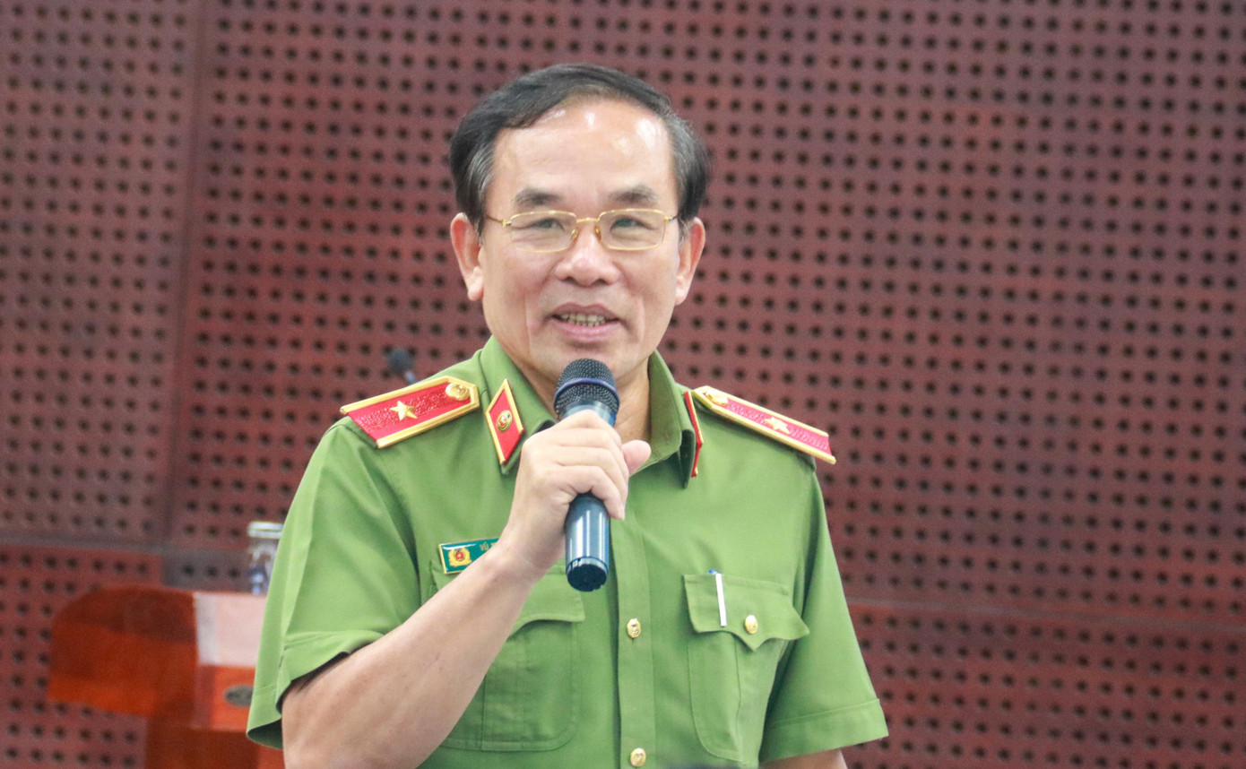 Thiếu tướng Vũ Xuân Viên, Giám đốc Công an TP Đà Nẵng trả lời báo chí tại buổi họp báo. Ảnh: Nguyễn Thành