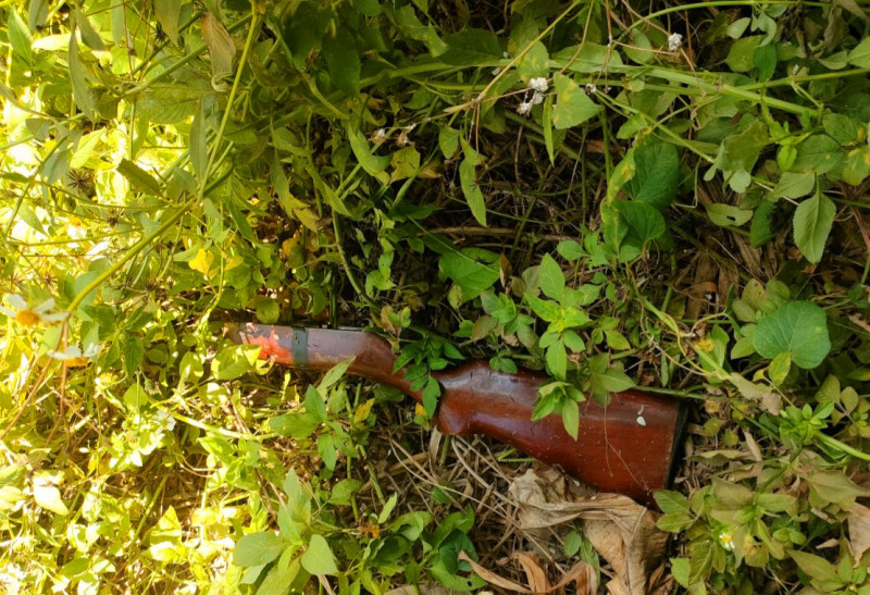 Hai bộ phận của khẩu súng được tìm thấy.