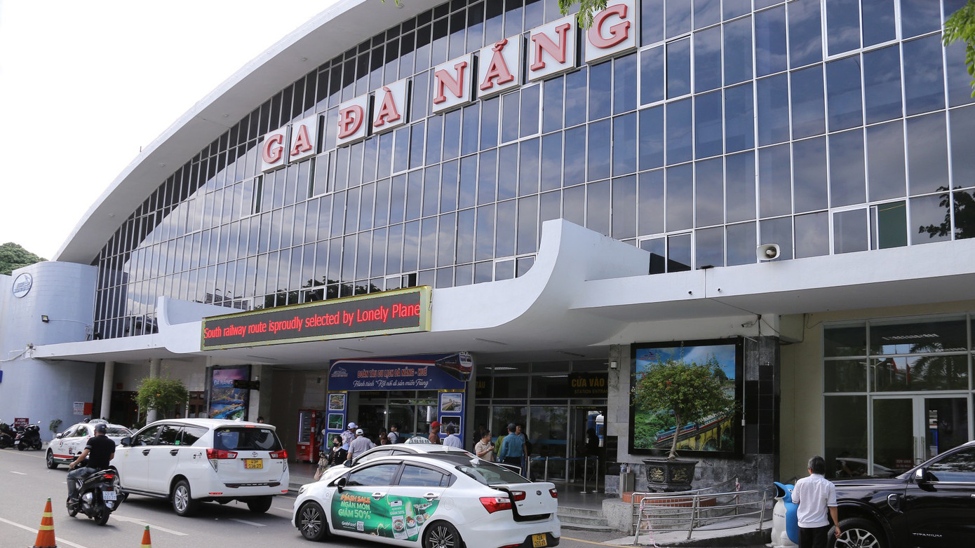 Trong khi đó, ga hành khách theo kế hoạch sẽ di dời ra khu vực hồ Trung Nghĩa (quận Liên Chiểu). Trong khi đó, ga hành khách theo kế hoạch sẽ di dời ra khu vực hồ Trung Nghĩa (quận Liên Chiểu).