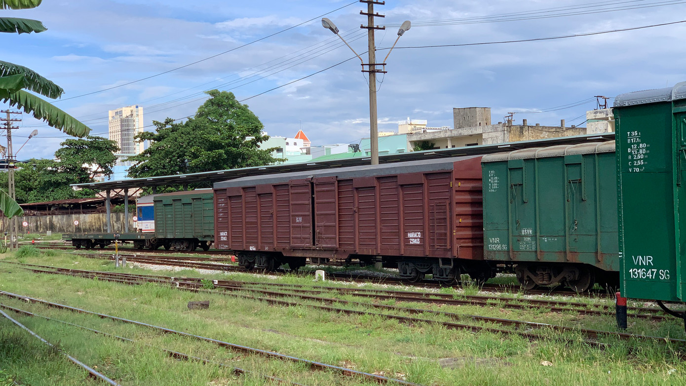 Sau di dời, Đà Nẵng sẽ có một quỹ đất lớn để chỉnh trang đô thị. Theo tính toán, phần diện tích diện tích đất thương mại dịch vụ dự kiến sau quy hoạch là hơn 74.000m2, có giá trị thương mại hàng ngàn tỷ đồng. Sau di dời, Đà Nẵng sẽ có một quỹ đất lớn để chỉnh trang đô thị. Theo tính toán, phần diện tích diện tích đất thương mại dịch vụ dự kiến sau quy hoạch là hơn 74.000m2, có giá trị thương mại hàng ngàn tỷ đồng.