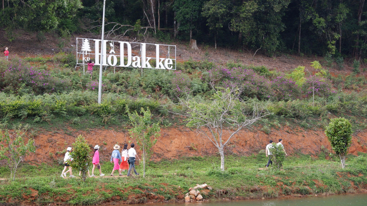 Hồ Dak Ke một địa chỉ vãn cảnh không thể bỏ qua.