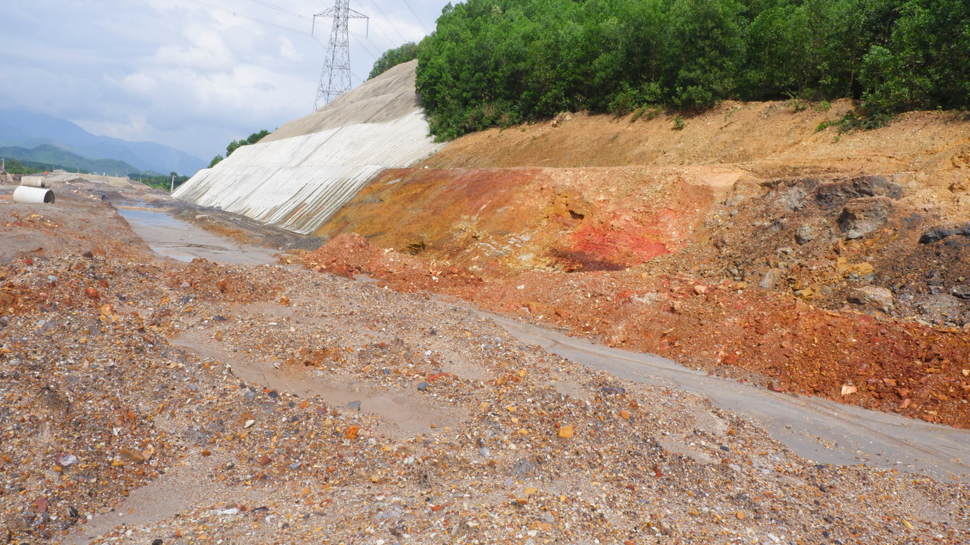 Ngày 19/7/2023, HĐND thành phố Đà Nẵng đã ban hành Nghị quyết số 24 về việc điều chỉnh chủ trương đầu tư dự án đường vành đai phía tây đoạn từ quốc lộ 14B đến đường Hồ Chí Minh. Theo đó, điều chỉnh không thực hiện đầu tư giai đoạn 2 (19,5km) của dự án cho phù hợp với điều chỉnh Quy hoạch chung thành phố Đà Nẵng đã được Thủ tướng Chính phủ phê duyệt tại Quyết định 359 ngày 15/3/2021. Ngày 19/7/2023, HĐND thành phố Đà Nẵng đã ban hành Nghị quyết số 24 về việc điều chỉnh chủ trương đầu tư dự án đường vành đai phía tây đoạn từ quốc lộ 14B đến đường Hồ Chí Minh. Theo đó, điều chỉnh không thực hiện đầu tư giai đoạn 2 (19,5km) của dự án cho phù hợp với điều chỉnh Quy hoạch chung thành phố Đà Nẵng đã được Thủ tướng Chính phủ phê duyệt tại Quyết định 359 ngày 15/3/2021.