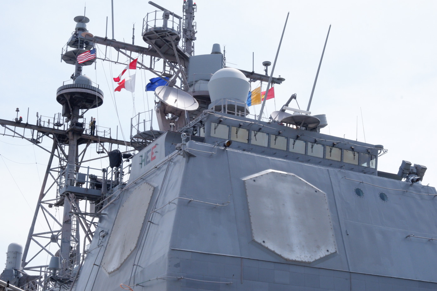 Hệ thống radar trên tàu USS Robert Smalls (CG-62)