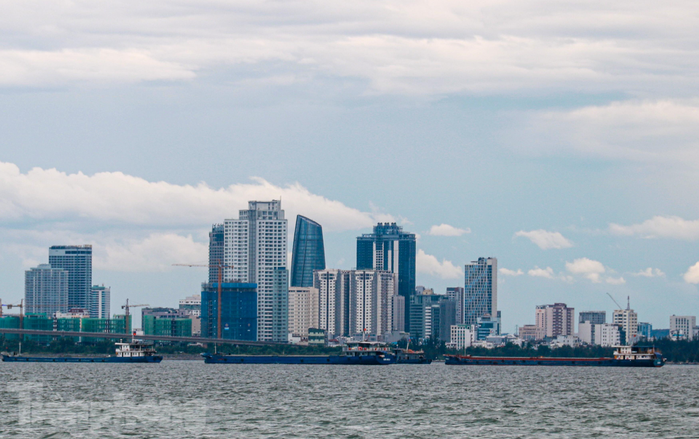 Một góc TP Đà Nẵng nhìn từ biển. Một góc TP Đà Nẵng nhìn từ biển.