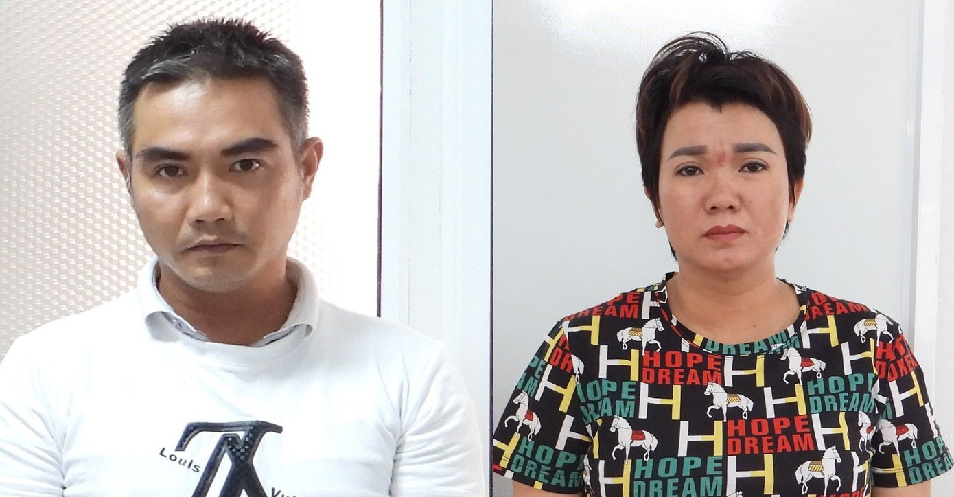 Hai đối tượng Đặng Đình Phú và Dương Thị Mỹ Hạnh tại cơ quan công an.