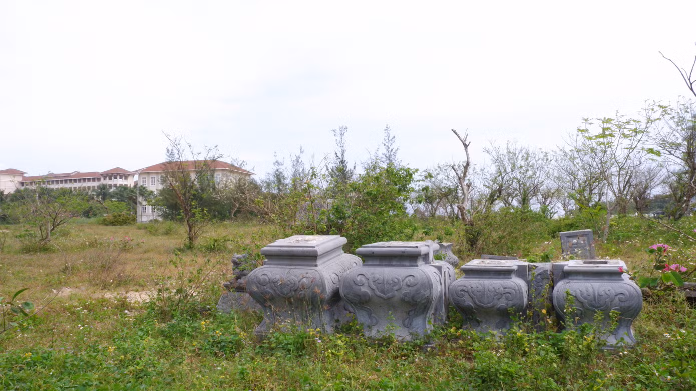 Trao đổi với phóng viên, ông Nguyễn Hòa, Chủ tịch UBND quận Ngũ Hành Sơn cho biết, hiện nay quận đang triển khai các bước để thực hiện đầu tư theo quy hoạch đã được phê duyệt. Vốn đầu tư cũng vừa được thành phố phê duyệt, trong năm 2025 này sẽ tiến hành giải tỏa để triển khai thực hiện dự án. Trao đổi với phóng viên, ông Nguyễn Hòa, Chủ tịch UBND quận Ngũ Hành Sơn cho biết, hiện nay quận đang triển khai các bước để thực hiện đầu tư theo quy hoạch đã được phê duyệt. Vốn đầu tư cũng vừa được thành phố phê duyệt, trong năm 2025 này sẽ tiến hành giải tỏa để triển khai thực hiện dự án.