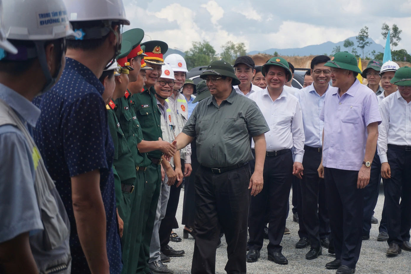 Tại dự án cao tốc Hòa Liên - Túy Loan, Thủ tướng biểu dương tinh thần làm việc của Đà Nẵng đã làm đúng theo tinh thần chỉ đạo của Chính phủ khi cả hệ thống chính trị đã vào cuộc trong việc giải tỏa mặt bằng.