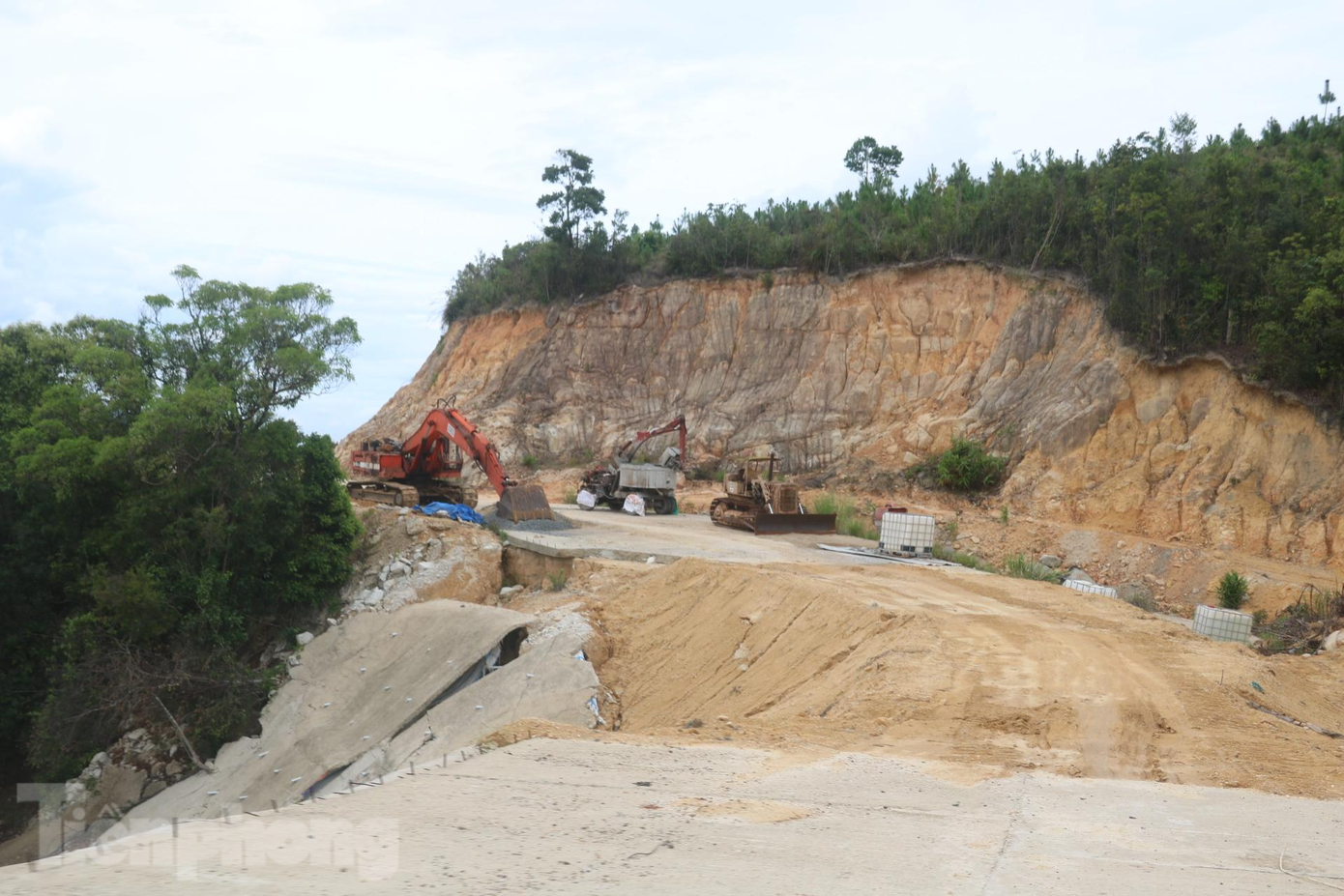 Mới đây, Chủ tịch UBND tỉnh Quảng Nam Lê Trí Thanh đã khảo sát thực tế tại đây. Sau khi đi khảo sát thực tế, Chủ tịch tỉnh đã làm việc với địa phương cùng các sở, ngành liên quan đến dự án tại núi Bằng Am. Mới đây, Chủ tịch UBND tỉnh Quảng Nam Lê Trí Thanh đã khảo sát thực tế tại đây. Sau khi đi khảo sát thực tế, Chủ tịch tỉnh đã làm việc với địa phương cùng các sở, ngành liên quan đến dự án tại núi Bằng Am.