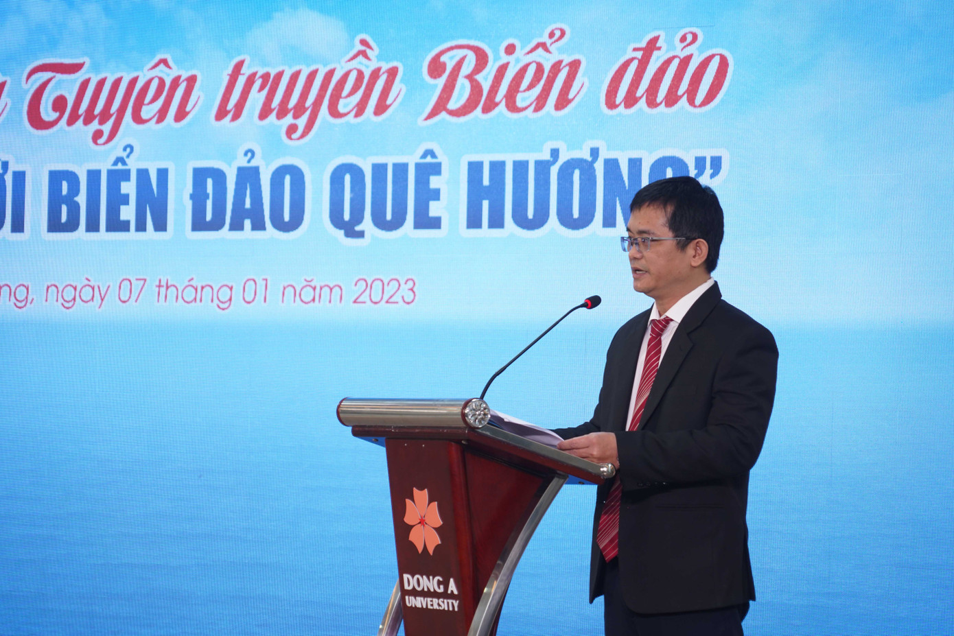 Ông Lê Tiến Công, Giám đốc Nhà trưng bày Hoàng Sa cho biết: Tuyên truyền bảo vệ chủ quyền biển đảo là một trong những nhiệm vụ trọng tâm và thường xuyên của Nhà trưng bày Hoàng Sa, đơn vị sự nghiệp trực thuộc UBND huyện Hoàng Sa. Triển lãm là hoạt động thường niên của Nhà trưng bày Hoàng Sa.