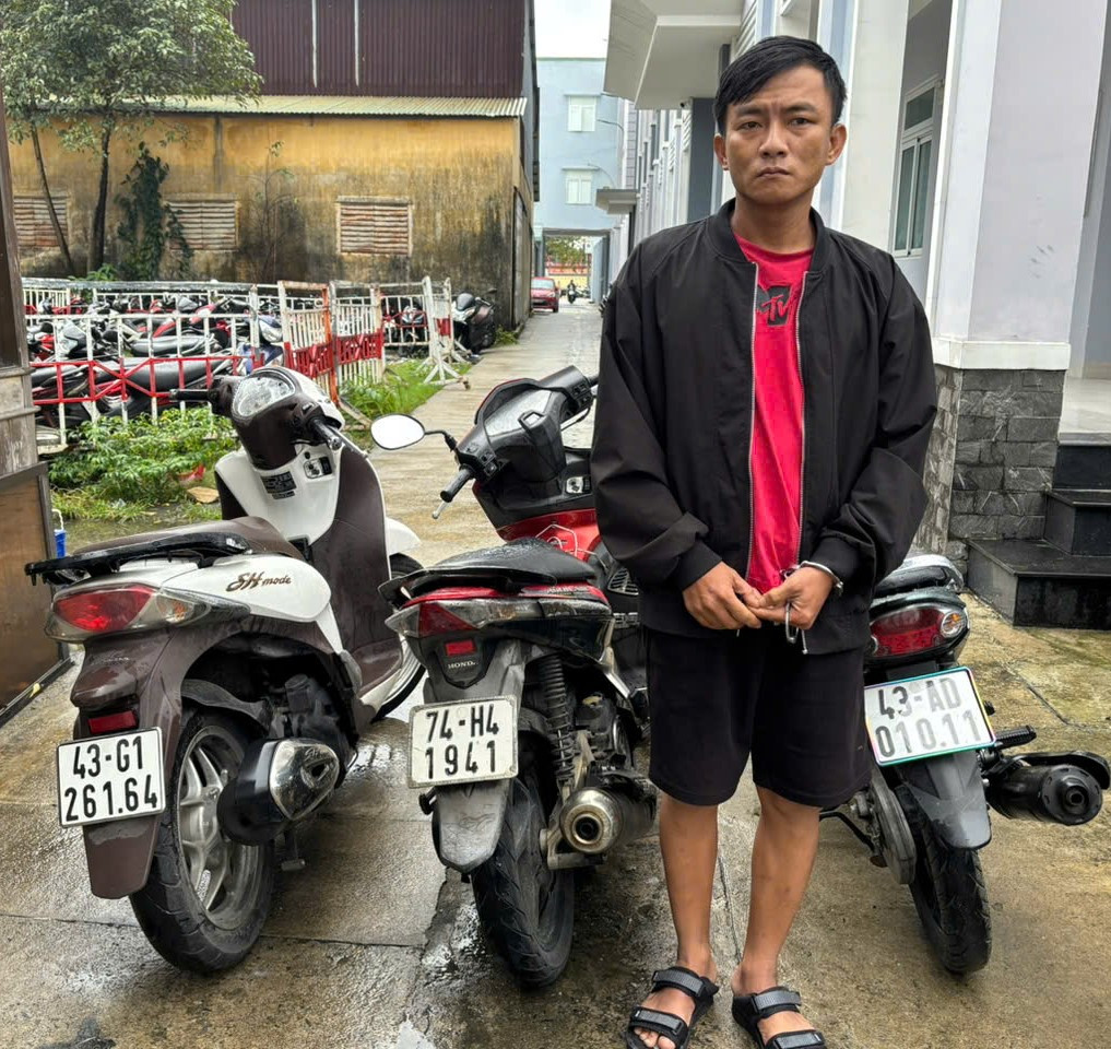 Đối tượng Nguyễn Hoàng Thiện và tang vật là xe máy các vụ trộm.