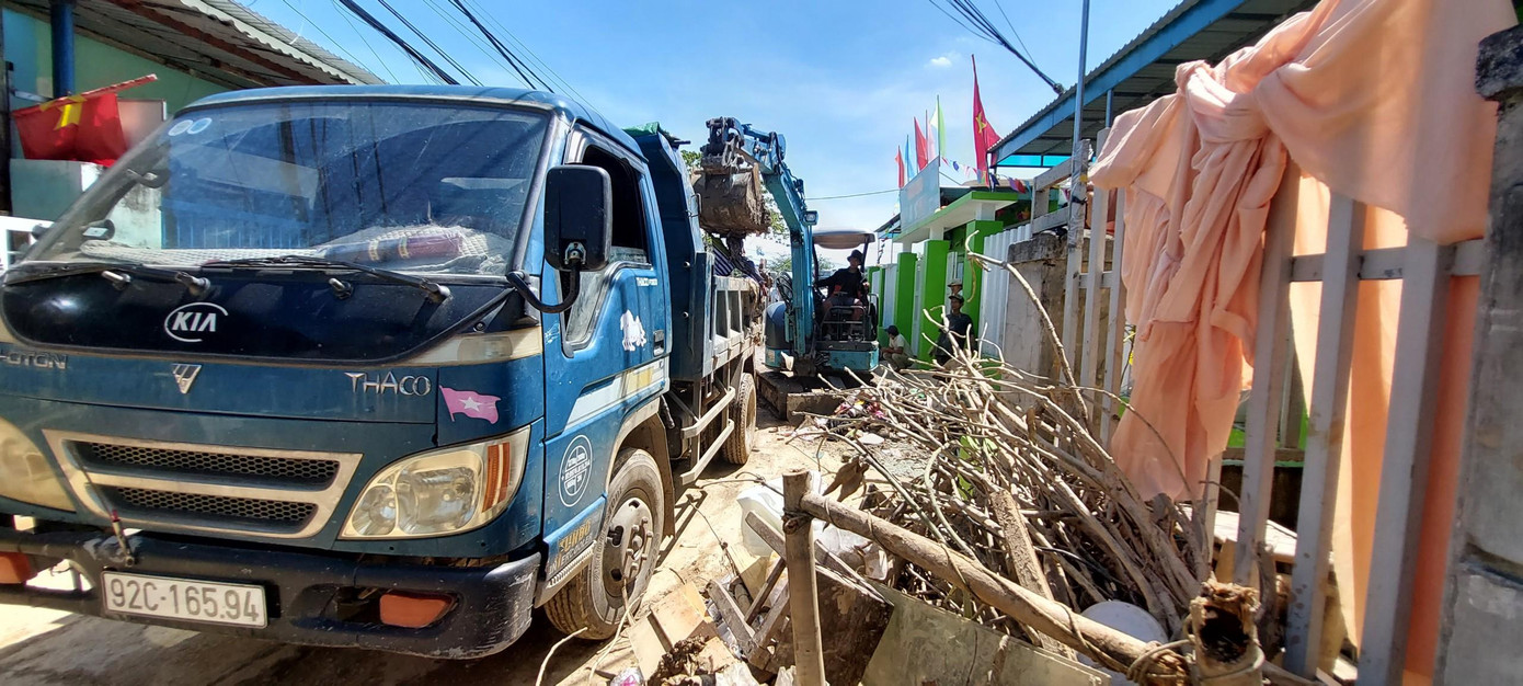 Tổng thiệt hại do đợt mưa lũ lịch sử vừa qua tại Đà Nẵng ước tính ban đầu gần 1.500 tỷ đồng. Trong đó, quận Liên Chiểu là địa phương gánh chịu thiệt hại nhất với con số ước tính hơn 570 tỷ đồng. Công tác khắc phục thiệt hại đang được chính quyền, nhân dân khẩn trương triển khai để sớm trở lại cuộc sống bình thường.