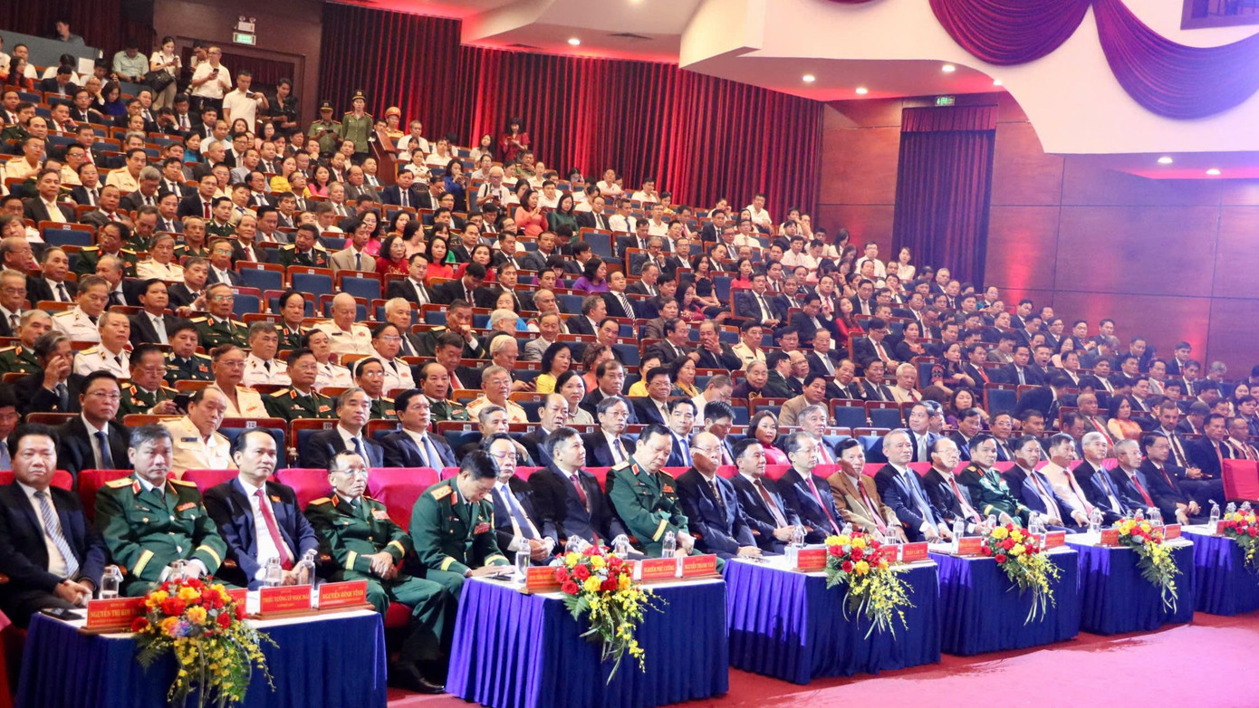 Quang cảnh lễ công bố ở nhà hát Trưng Vương (Đà Nẵng). Quang cảnh lễ công bố ở nhà hát Trưng Vương (Đà Nẵng).