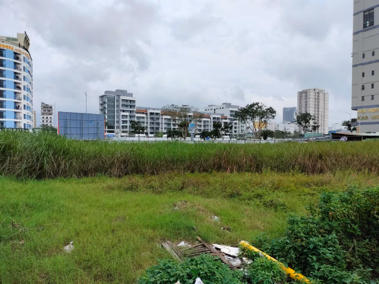 Để đảm bảo quyền lợi của cá nhân, tổ chức liên quan đến lô đất này, vừa qua, Văn phòng cơ quan CSĐT, Bộ Công an đã có văn bản đề nghị Sở TN&amp;MT TP Đà Nẵng báo cáo giải trình và làm rõ trách nhiệm của những cá nhân liên quan khi tham mưu, duyệt, ký các văn bản cung cấp thông tin không chính xác cho Cơ quan CSĐT và Cục Thi hành án dân sự TP Đà Nẵng về nội dung thay đổi và cơ sở pháp lý đối với quyền sử dụng đất tại lô đất này.